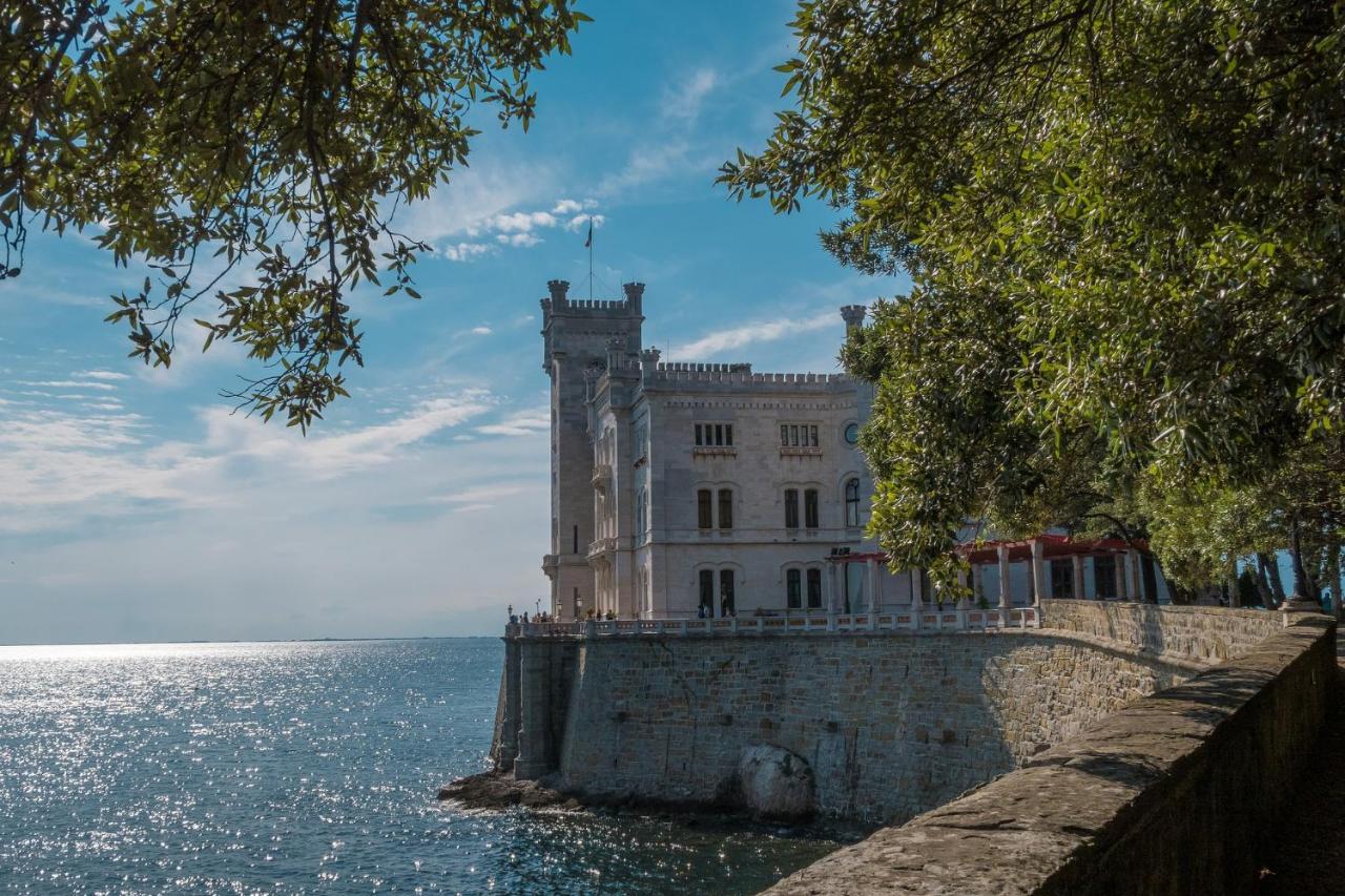 Апартаменты Residenza D'Annunzio Триест Экстерьер фото